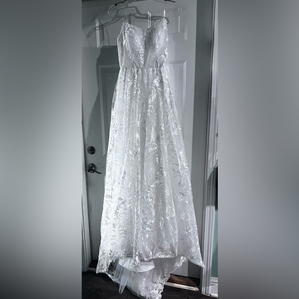 Elegant Ivory Lace Floral Wedding Dress